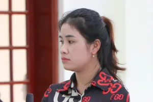 Bớt xén tiền hỗ trợ lũ lụt của dân, 2 cán bộ chữ thập đỏ lĩnh án 