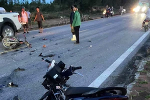 2 xe máy tông nhau, 2 học sinh tử vong, 3 em bị thương 