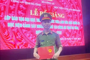 Thượng úy Trần Trung Hiếu hy sinh khi làm nhiệm vụ 