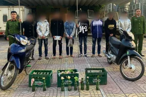 Mâu thuẫn trên Facebook, mang hung khí đi giải quyết 