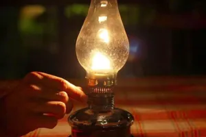 Uống nhầm dầu hỏa, 1 trẻ bị nguy kịch