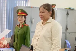 Làm giả sổ tiết kiệm 1 tỉ mang đi ngân hàng để...rút tiền