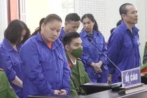 Tòa tuyên 9 án tử hình trong vụ án 11 bị cáo, người thân khóc ngất