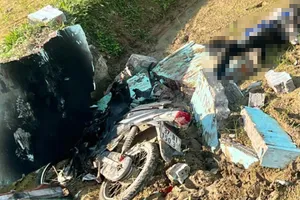 Đi chúc Tết gặp nạn, xe máy bốc cháy, 2 người thương vong 