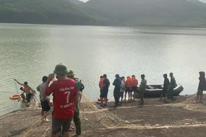 3 học sinh đuối nước, nhóm bạn chỉ kịp cứu 1 em