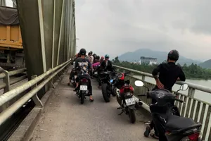 Người đàn ông để lại nhẫn vàng, điện thoại trên cầu Bến Thuỷ rồi nhảy xuống sông Lam
