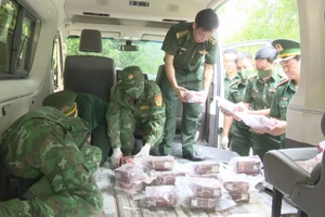 6 người đi trên ô tô chở 121 kg ma tuý 