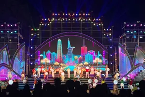 Chương trình nghệ thuật đặc biệt 'Từ Làng Sen đến Thành phố Hồ Chí Minh'