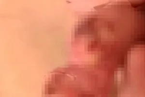 Người cha đánh, hành hạ con gái 7 tuổi bị khởi tố