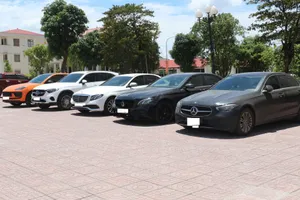 Thu giữ 5 ô tô sang của nhóm 17 người đánh bạc trực tuyến bằng tiền kỹ thuật số