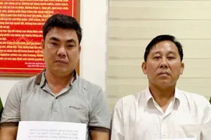 2 người dùng thẻ nhà báo giả 'trấn' tiền 5 doanh nghiệp bị bắt