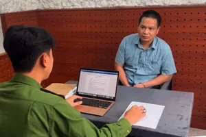 Khởi tố 1 giám đốc ở Nghệ An lừa tiền cô gái