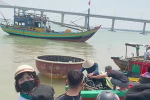 Cứu sống một nam thanh niên gieo mình xuống sông Lam tự tử vì buồn tình