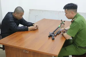 Thiếu niên 15 tuổi sắm súng bắn đạn bi để đi cướp 