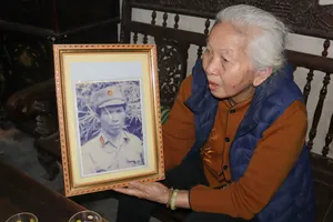 Chuyện tình xúc động của pháo thủ số 1 xe tăng 843