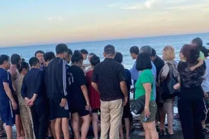 Nữ điều dưỡng kịp cứu cụ bà đuối nước 