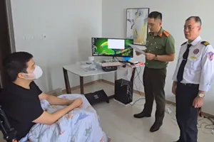 Bắt giữ 5 người trong đường dây buôn bán hàng giả cực lớn ở Hà Nội 