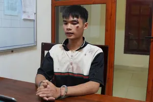 Cảnh sát nổ súng bắt giữ kẻ đi ô tô chở 60 bánh heroin và 37kg ma túy đá