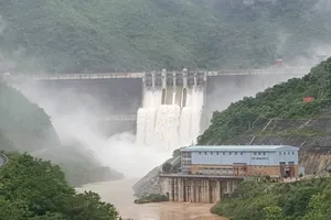 Lũ đổ về hồ thủy điện Bản Vẽ gần chạm ngưỡng 5.000 năm mới xảy ra một lần