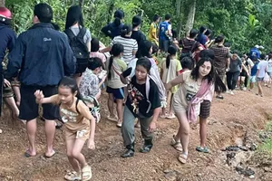 Tin đồn thất thiệt vỡ đập thủy điện Bản Vẽ khiến dân bỏ nhà chạy lên núi