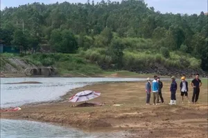 3 nữ sinh ra hồ chụp ảnh và tắm bị đuối nước tử vong 