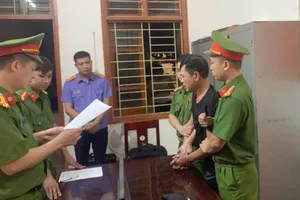 Bắt tạm giam người lên Facebook đăng bài xúc phạm cá nhân, tổ chức