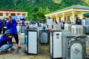 Nghệ An ra lệnh cấm biển, kêu gọi tàu thuyền vào bờ để tránh bão số 11