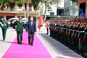 Tổng Bí thư Tô Lâm trao Huân chương Hồ Chí Minh cho lực lượng vũ trang Quân khu 4