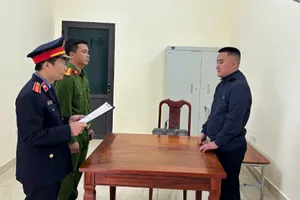 Khởi tố tài xế chuyển hướng xe tải không đảm bảo an toàn gây tai nạn