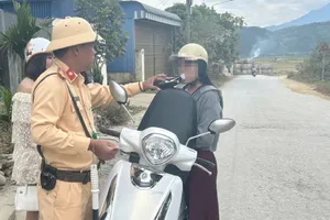 Một đêm phát hiện 6 phụ nữ và hơn 1.200 'ma men' vi phạm nồng độ cồn