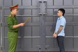 Giữ hộ vàng khi đưa người đi cấp cứu rồi không trả