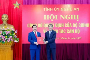 Chủ tịch tỉnh Hưng Yên giữ chức Bí thư Tỉnh ủy Nghệ An