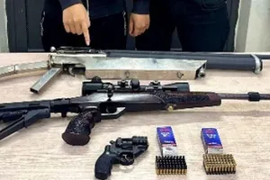 Thu giữ nhiều súng, đạn tại nhà của 1 thanh niên