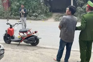 Công an thông tin vụ người đi xe máy đẩy CSGT vào đầu xe tải 