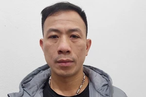 Người đàn ông trốn lệnh truy nã từ nước ngoài về Việt Nam đầu thú