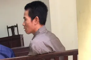 Bảo vệ mở cốp xe trộm đồ