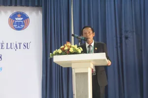 Đeo đồng hồ chứa 'phao' khi thi tập sự hành nghề luật sư