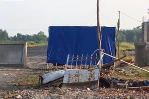 Cử người đến đóng chốt dự án để đòi tiền?