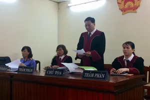 Tạm ngừng phiên tòa 1 tháng vì họa sĩ Lê Linh bị bệnh