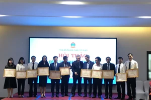 Tòa Tối cao vinh danh 17 người có công phát triển án lệ