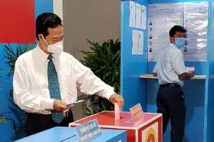 Nguyên Thủ tướng Nguyễn Tấn Dũng đi bầu cử