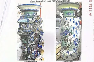 Vụ cặp đôn gốm giả cổ: Vật phẩm văn hóa hay hàng tiêu dùng?