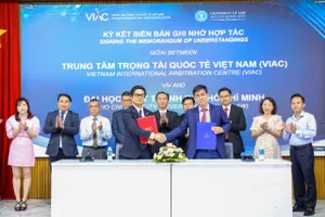 Trường ĐH Luật TP.HCM và VIAC ký kết biên bản thỏa thuận hợp tác