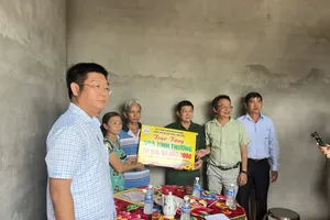 Trung tâm Trợ giúp pháp lý Nhà nước TP.HCM trao tặng nhà tình thương, máy lọc nước 