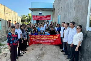 Trung Tâm Trợ giúp pháp lý Nhà nước TP.HCM trao tặng nhà tình thương tại tỉnh Bình Thuận