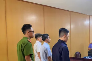 Vụ 'đánh gãy chân ông thợ hồ': HĐXX quay lại hỏi về đoạn ghi âm với điều tra viên