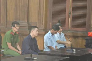 Vụ 'đánh gãy chân ông thợ hồ': Điều tra viên đến tòa nói về đoạn ghi âm với bị hại