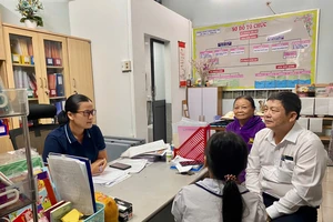 2 trẻ có hoàn cảnh đặc biệt được cấp giấy khai sinh