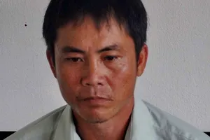 Bị từ chối 'yêu', chồng tạt acid vợ