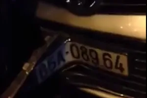 Va chạm giao thông bỏ chạy, tài xế bị dân truy đuổi
